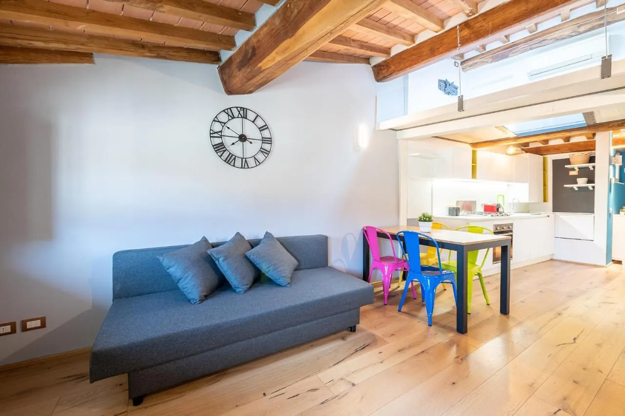 Casa San Paolino Dentro Le MuraElegant Flat Wifi E Selfcheckin contacts